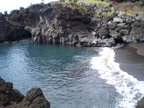 Tiny sandy beach.