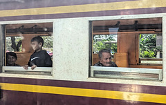 Expressions faciales de type ferroviaire / Railway-style facial expressions