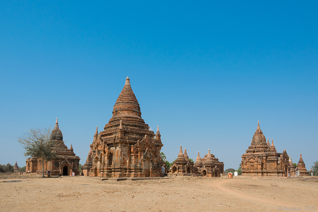 bei den historischen Tempelanlagen von Bagan - P.i.P. (© Buelipix)