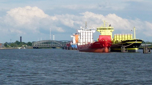 Warteliegeplätze und Elbe-Hochwasser 2013