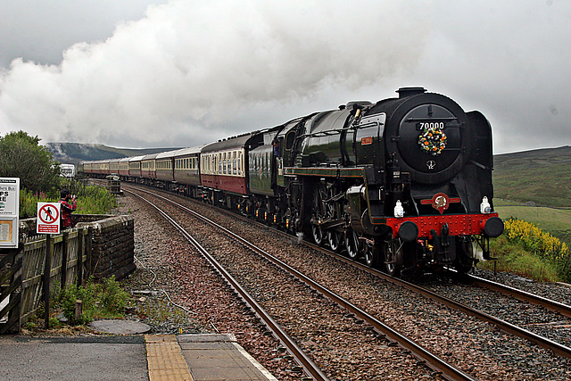 BR srandard class 7P Britannia 70000 BRITANNIA arriving at Garsdale with 1Z19 07.50 Crewe - Carlisle The Fellsman 15th July 2020.