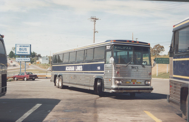 Acadian Lines 113 at Antigonish, Nova Scotia - 7 Sep 1992 (Ref 174-05)