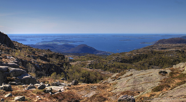 The ocean and the city of Stavanger seen from the Hill trail.