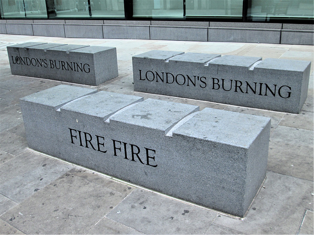 London's burning, London's burning, Fire fire!