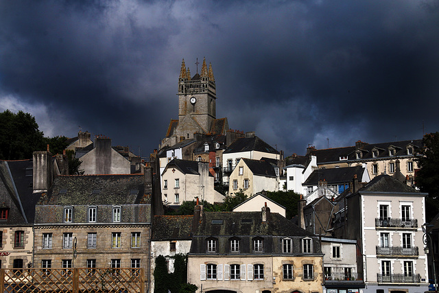 Expression , " en Bretagne il ne pleut que sur les c... ", cette phrase prend tout son sens à Quimperlé  . .