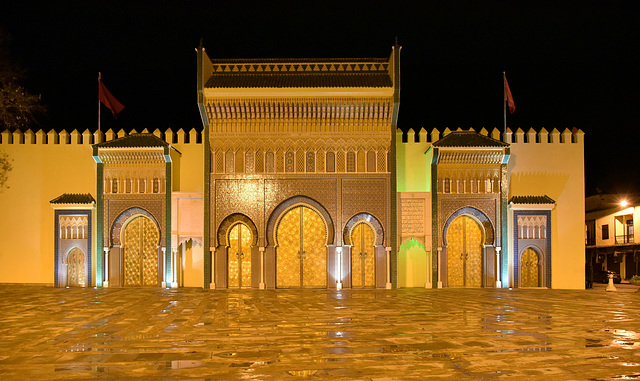 Fès - le palais royal et ses portes d'or