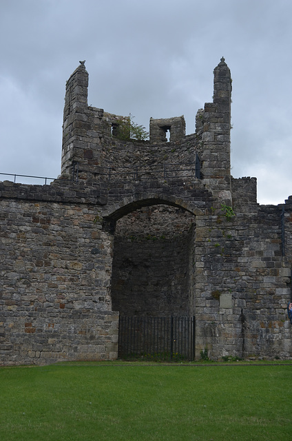 Caernarfon, Inside the City Walls