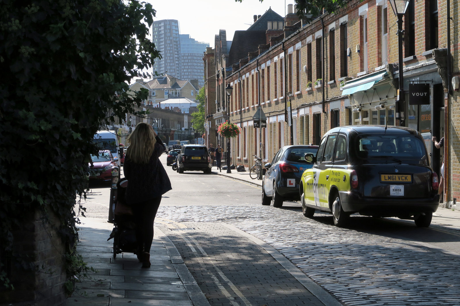 IMG 1193-001-Heading Down Columbia Road