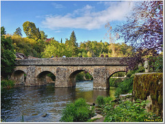 Le vieux pont de pierre...