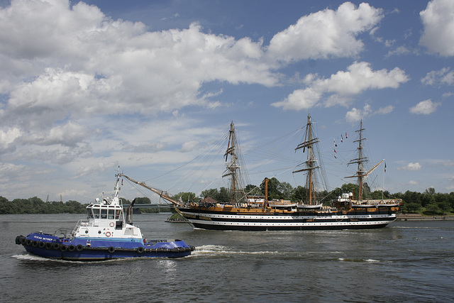 Amerigo Vespucci leaving Montreal