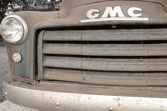 rusty GMC grille B&W