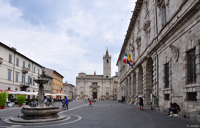 Piazza Arringo (© Buelipix)