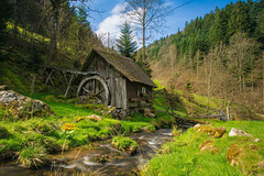 C'est un trou de verdure où chante une rivière...