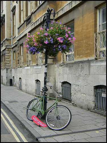 Broad Street flower post