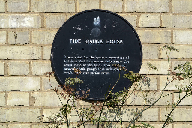 IMG 2841-001-Tide Gauge House Plaque