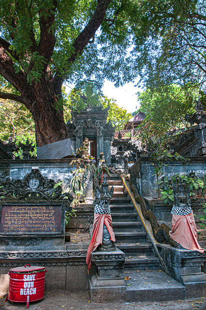 Pura Dalem Air Sanih nearby Singaraja