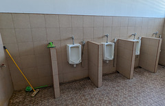 Urinoirs de terminal de bus / Bus terminal's urinals