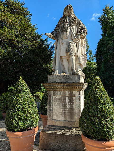 PXL 20240916 135055653-001-Sir Hans Sloane Statue