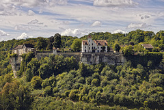 Au bord de la falaise. Au bord de la falaise.