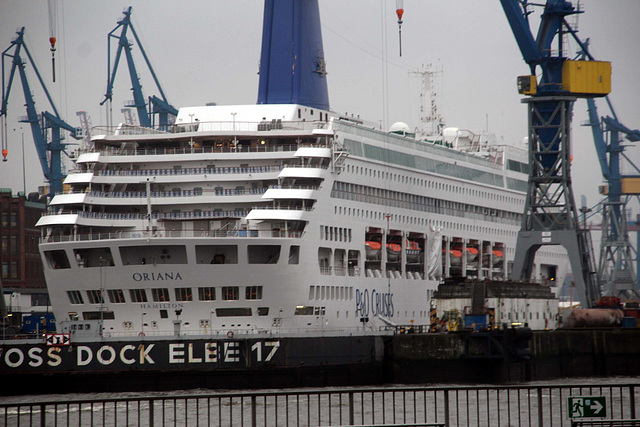 Kreuzfahrtschiff Oriana im Dock