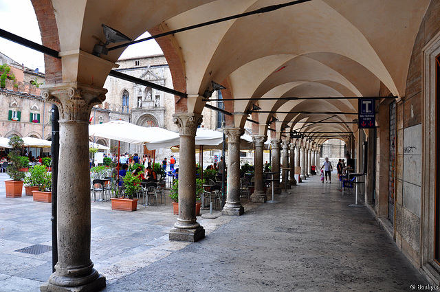 Piazza del popolo  (© Buelipix)