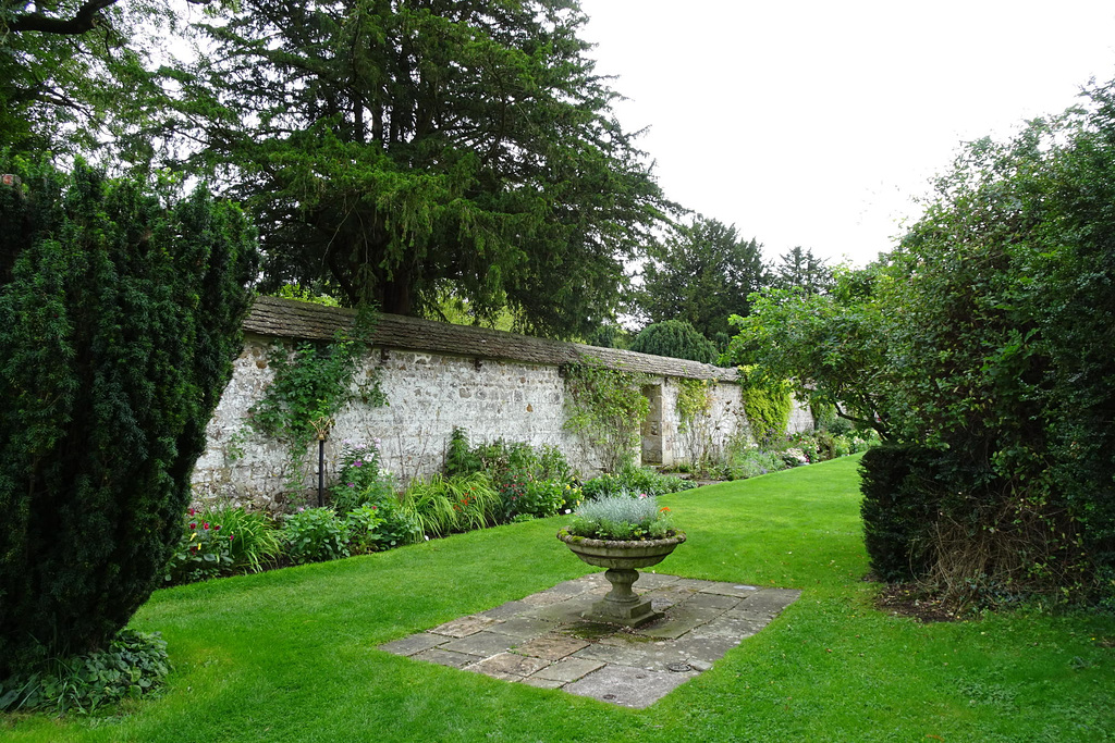 Avebury Manor Gardens