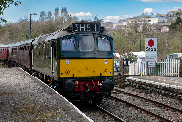 Class 25 D7659 at Matlock station