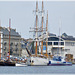 Le Français au port de Saint Malo (35): UN TROIS MÂTS BARQUE DE 47M