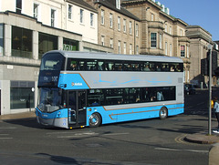 DSCF7043 Lothian Buses 427 (SA15 VTE) in Edinburgh - 6 May 2017