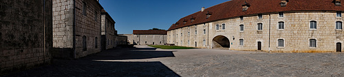 BESANCON: La Citadelle: La cour des Cadets.01