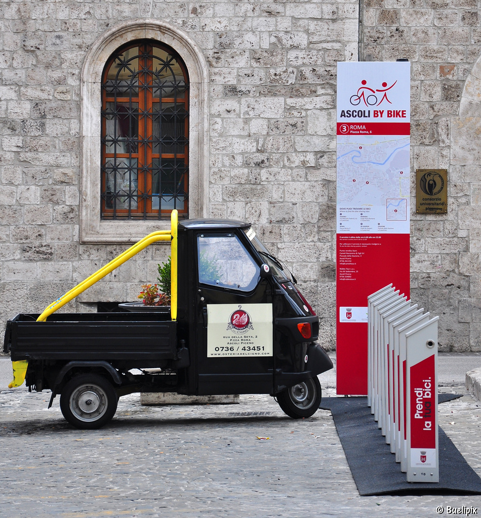 Ascoli  by bike? Ascoli by Piaggio! (© Buelipix)