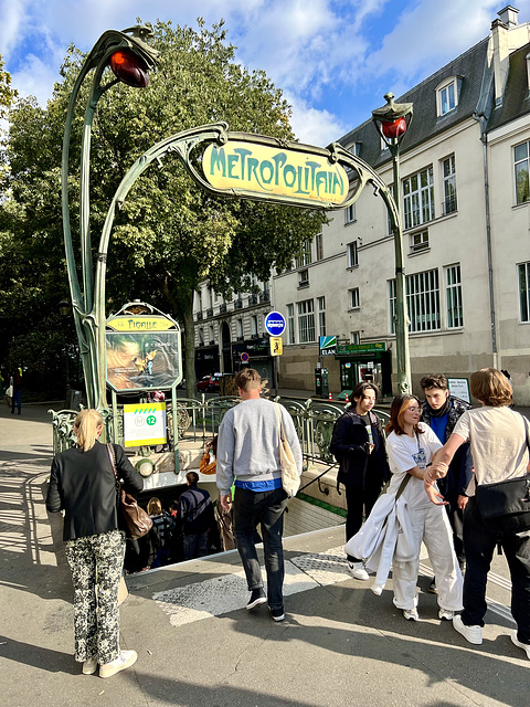 Paris 2024 – Metropolitain at Place Pigalle