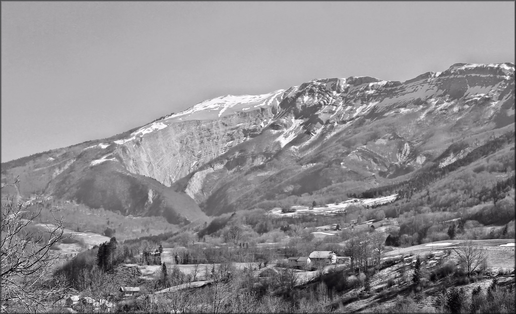 Lelex (01) 18 mars 2015. Le Crêt-de-la-Neige, point culminant du Jura.