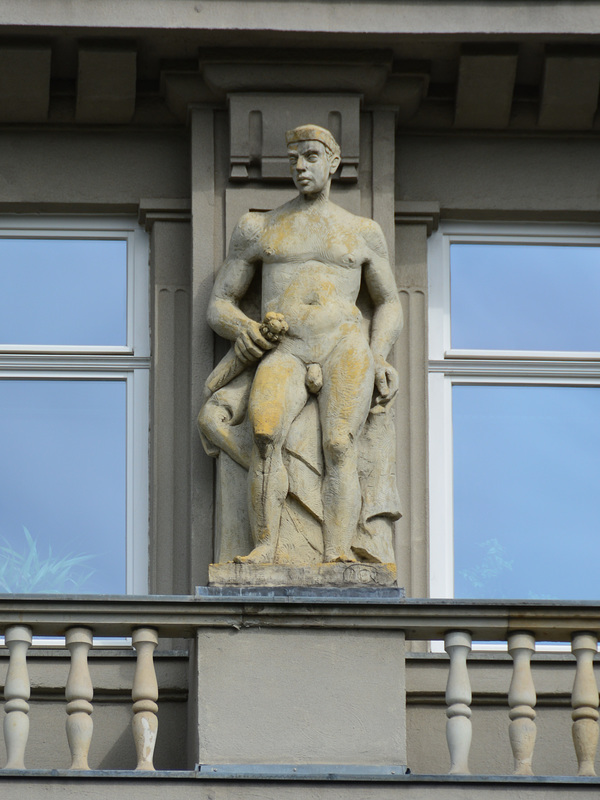 Leipzig 2015 – Short man, small head