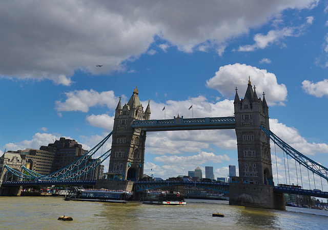 EF7A9838 stitch tower bridge