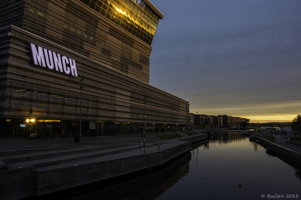 Abends beim Munch Museum ... P.i.P.  (© Buelipix)