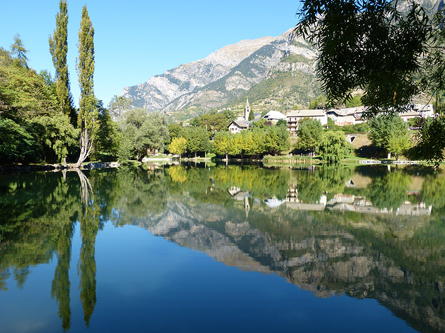 Le  Lauzet et son Lac...