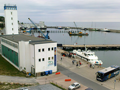 Touris im Fischereihafen Sassnitz