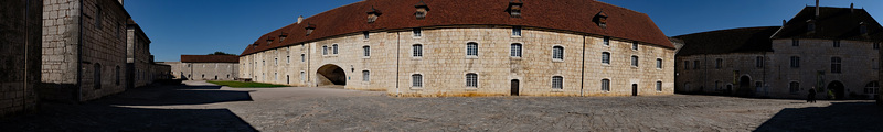 BESANCON: La Citadelle: La cour des Cadets.02