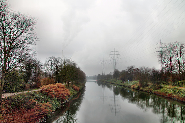 Rhein-Herne-Kanal, von der Brücke Bahnhofstraße aus (Herne-Baukau) / 11.12.2021