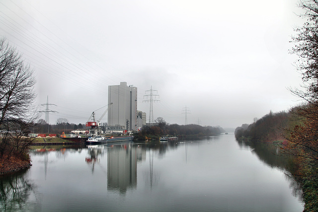 Der Rhein-Herne-Kanal am Stadthafen Recklinghausen (Herne-Baukau) / 11.12.2021