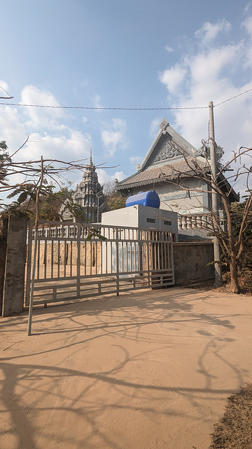 Lieu de culte cambodgien au milieu de nulle part Lieu de culte cambodgien au milieu de nulle part