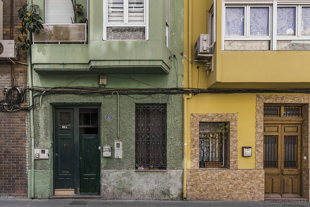 Fassaden in Alicnate (© Buelipix)