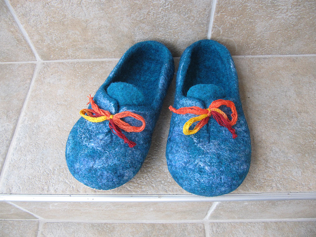 turquoise felted slippers with bamboo fibre decoration