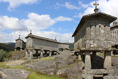 Soajo (P) 26 mai 2016. "Espigueiros", grenier à grains en granite (18e et 19e siècles)