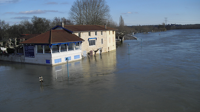 chemin de halage inondé