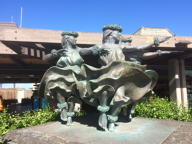 Hawaiian dancers