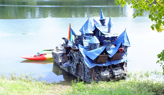Bateau / Chateau sur l'eau