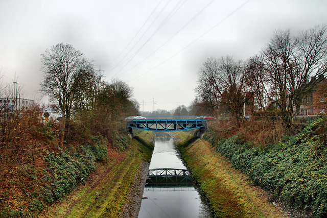 Die Emscher am Umspannwerk Recklinghausen / 11.12.2021