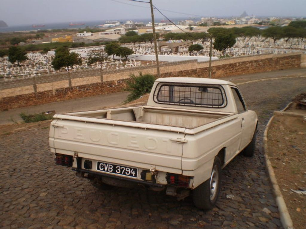 Peugeot 504 pickup (1985).